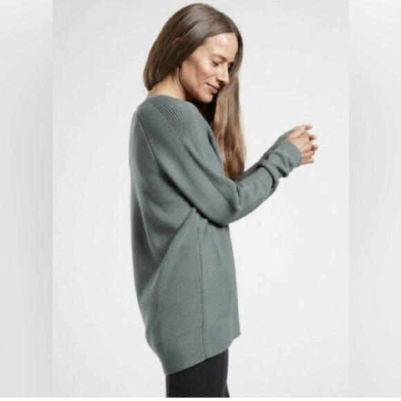 Athleta Hanover Merino Wool Blend V Neck Sweater Top Mist Grey Size XS - Picture 2 of 6